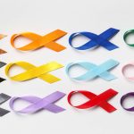 Laços coloridos, para campanha de meses coloridos